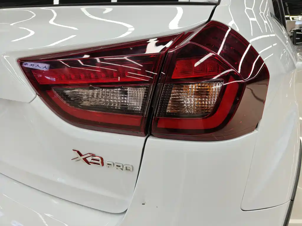Geely Vision X3 2021 — фото 19