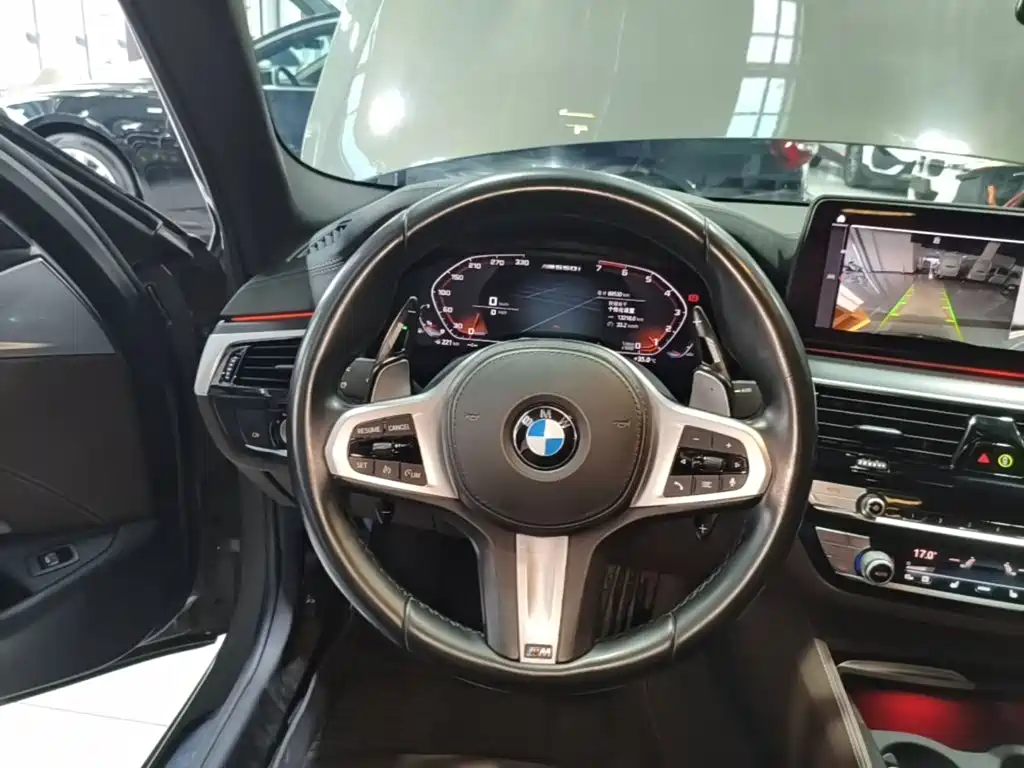 BMW 5 Series 2021 — фото 11