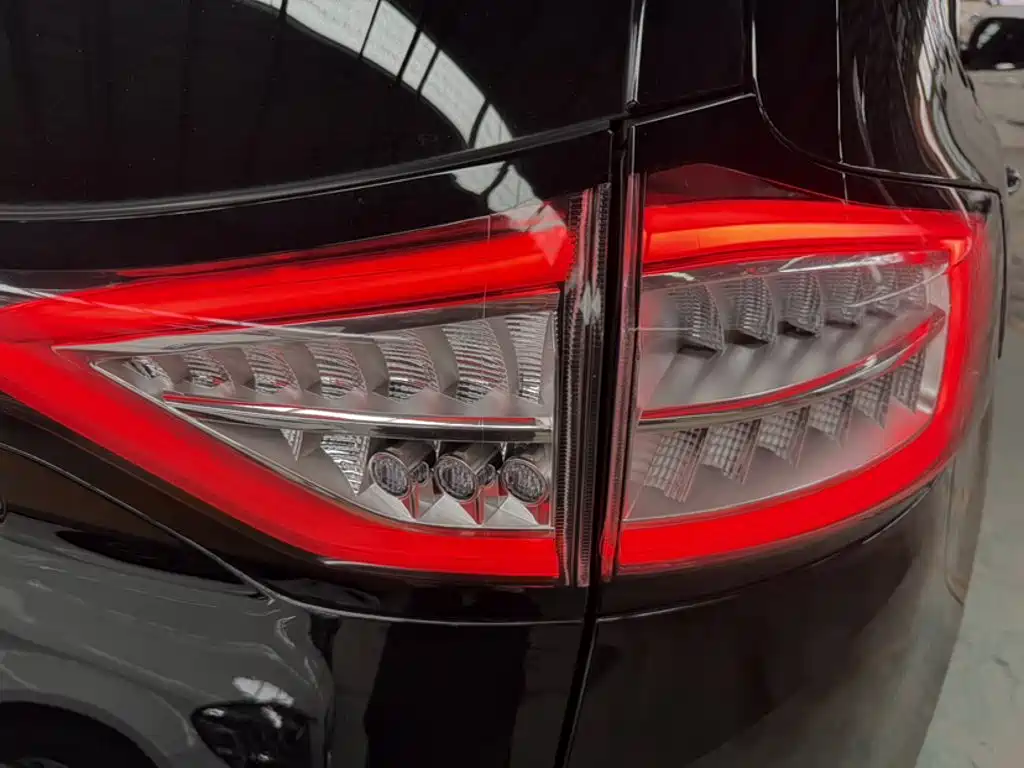 Ford Edge 2018 — фото 25