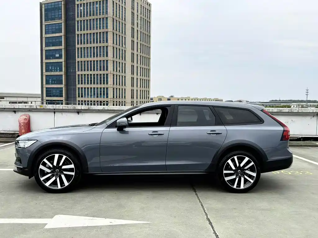 Volvo V90 2022 — фото 15