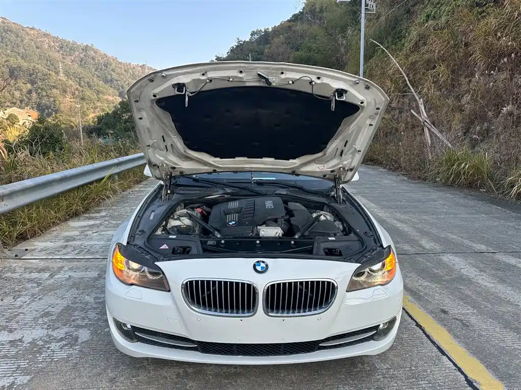 BMW 5 Series 2012 — фото 12