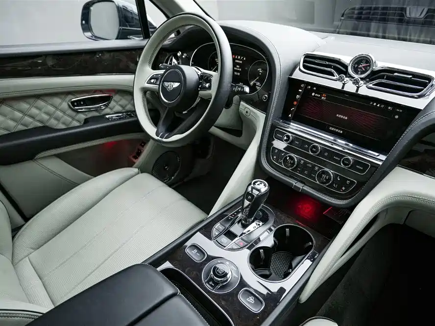 Bentley Bentayga 2021 — фото 17