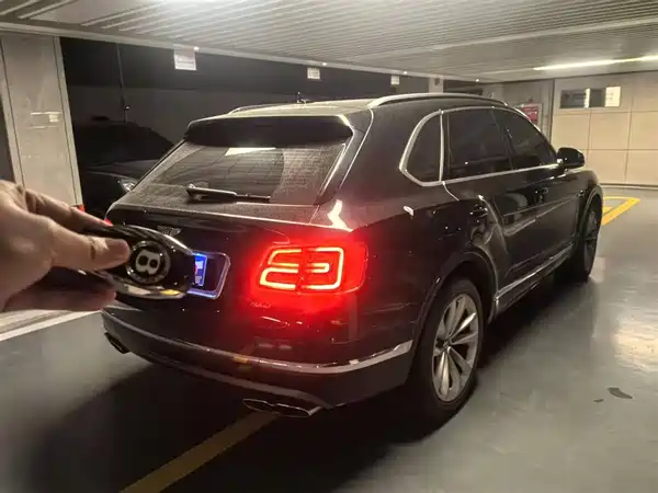 Bentley Bentayga Plug-In Hybrid 2019