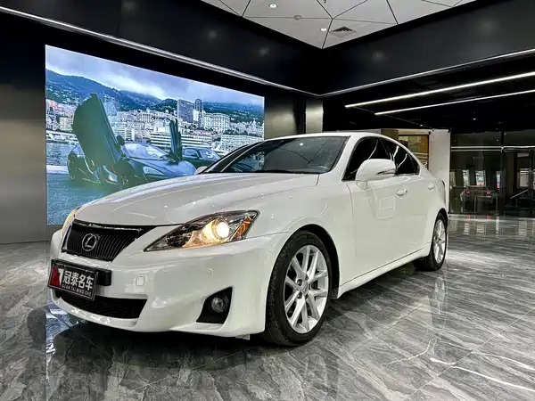 Lexus IS 2011