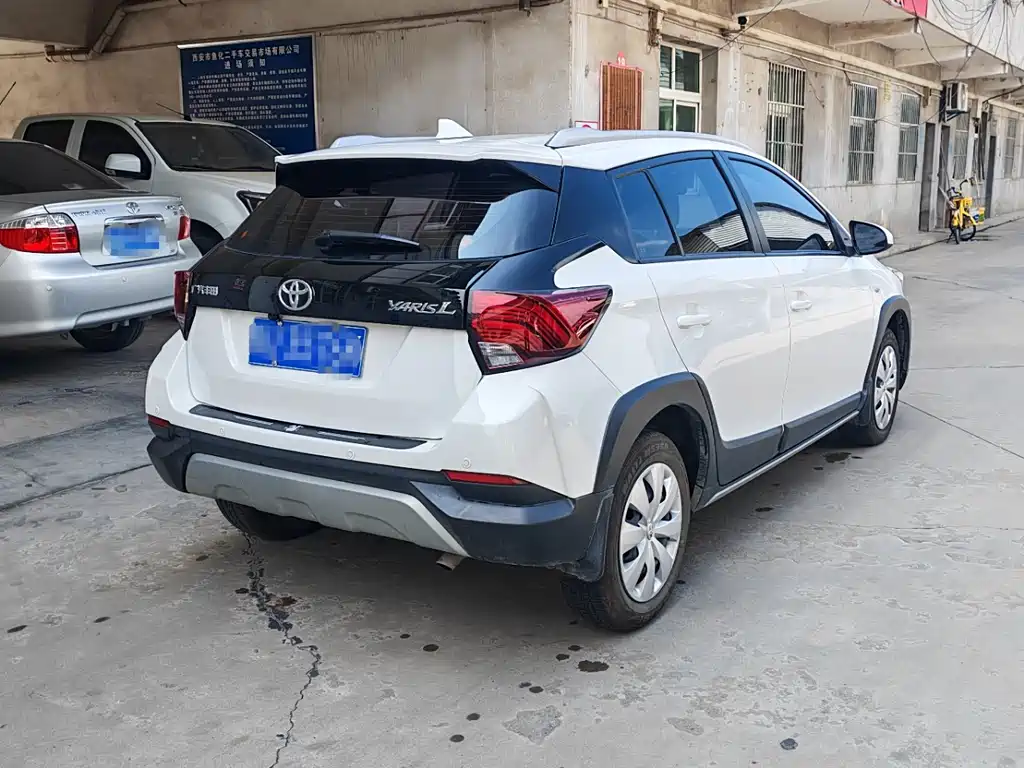 Toyota Yaris L 2023