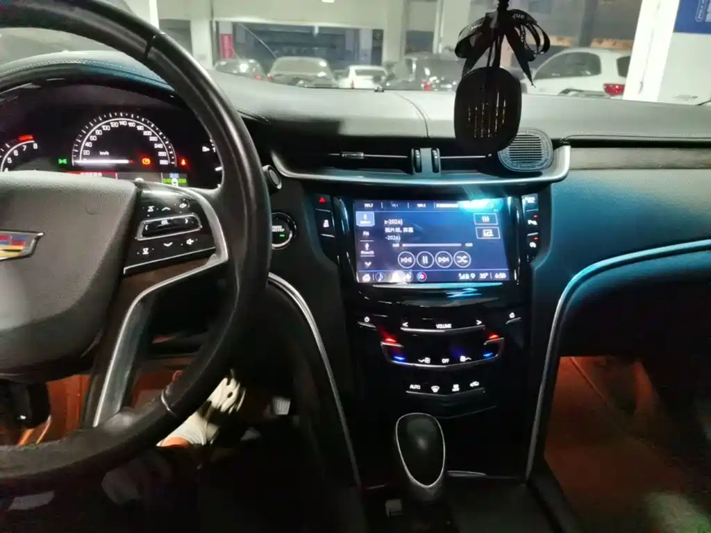 Cadillac XTS 2018 — фото 13