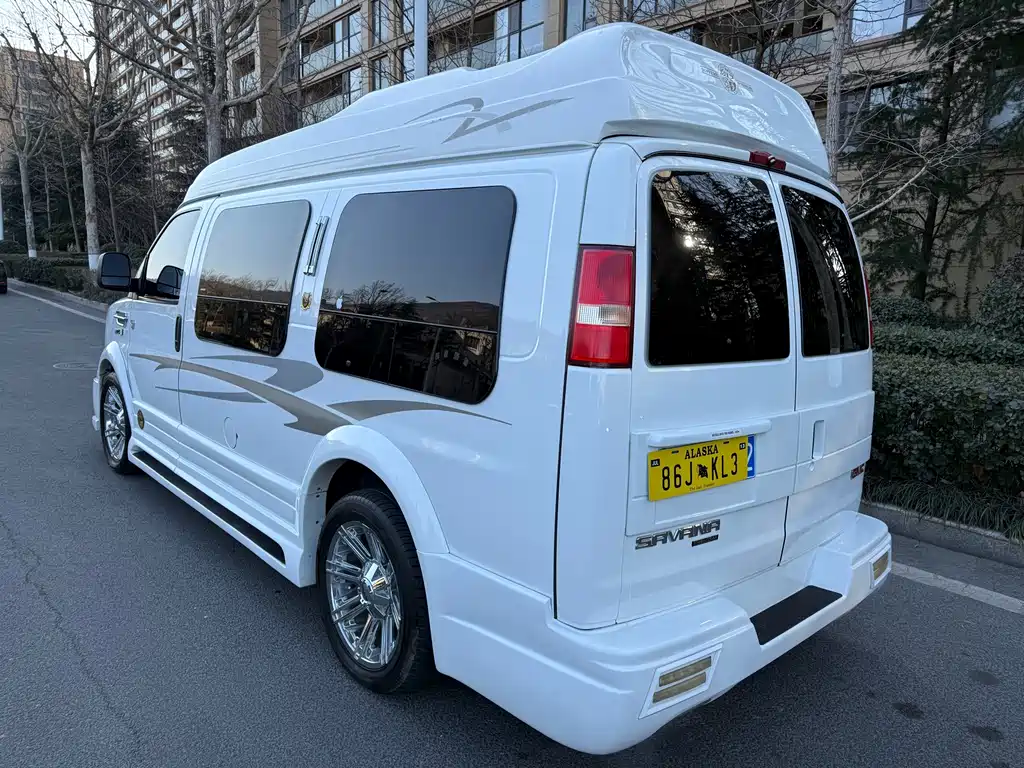 GMC Savana 2017 — фото 10
