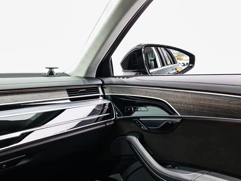 Audi A8 2021 — фото 24