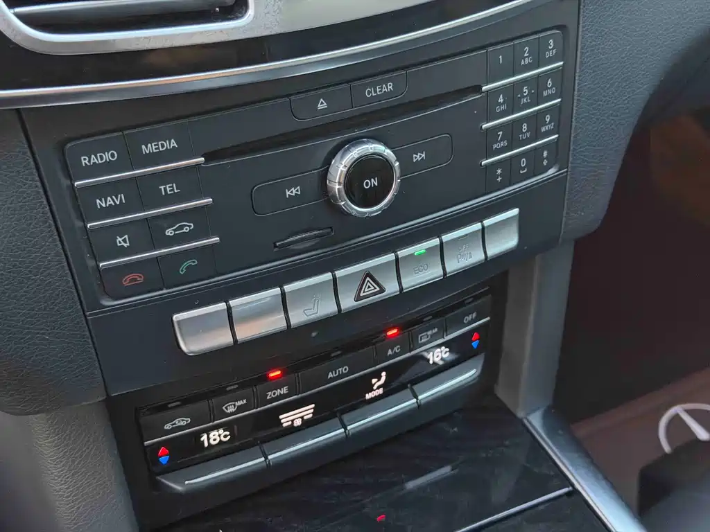 Mercedes-Benz E-Class 2015 — фото 16