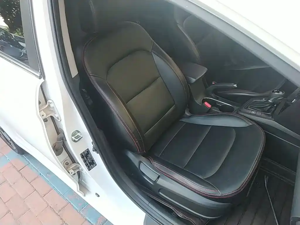 Hyundai Elantra 2018 — фото 25