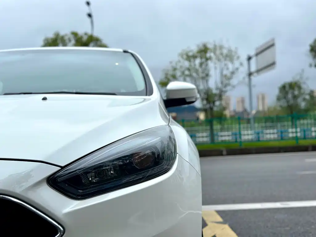 Ford Focus 2016 — фото 14
