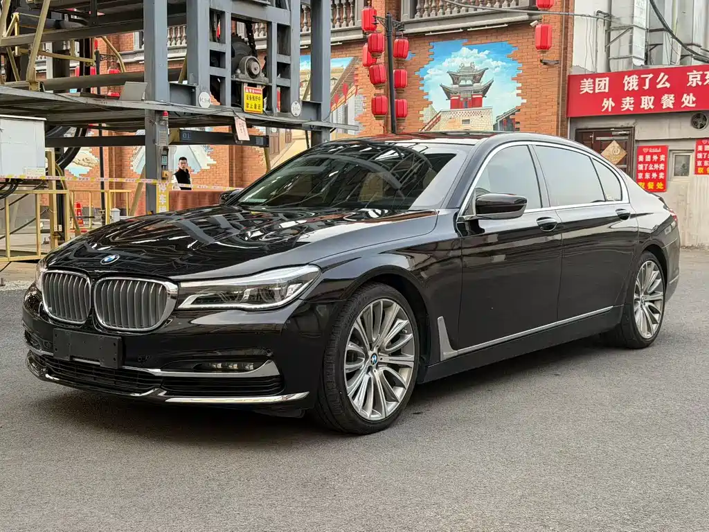 BMW 7 Series 2018 — фото 1