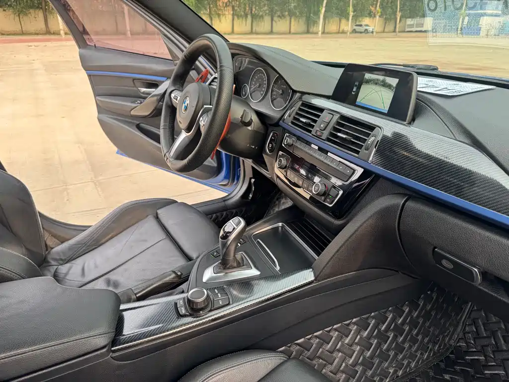 BMW 3 Series 2018 — фото 13