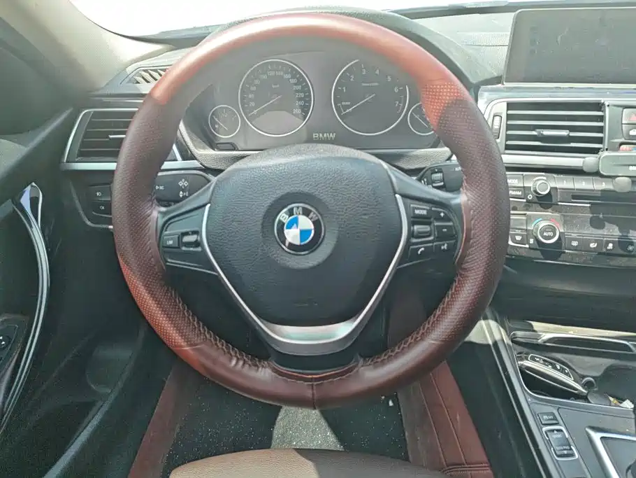 BMW 3 Series 2019 — фото 15