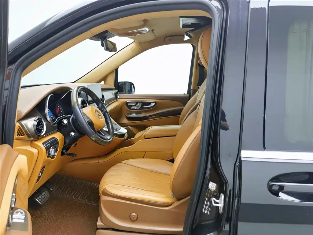 Mercedes-Benz V-Class 2022 — фото 10