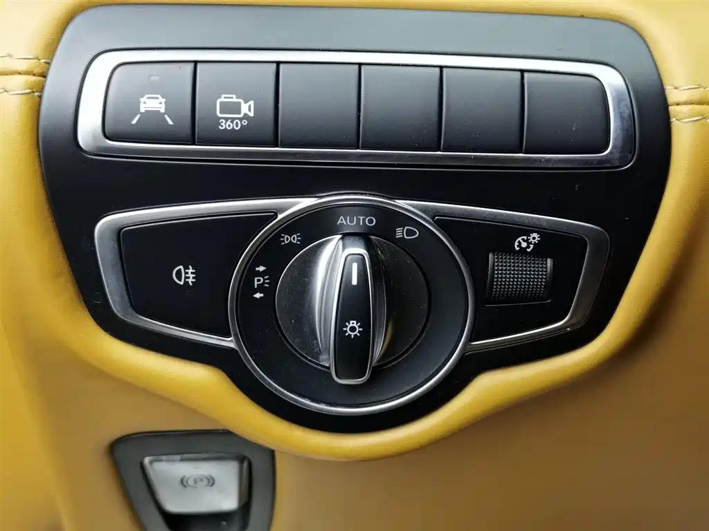 Mercedes-Benz V-Class 2022 — фото 21