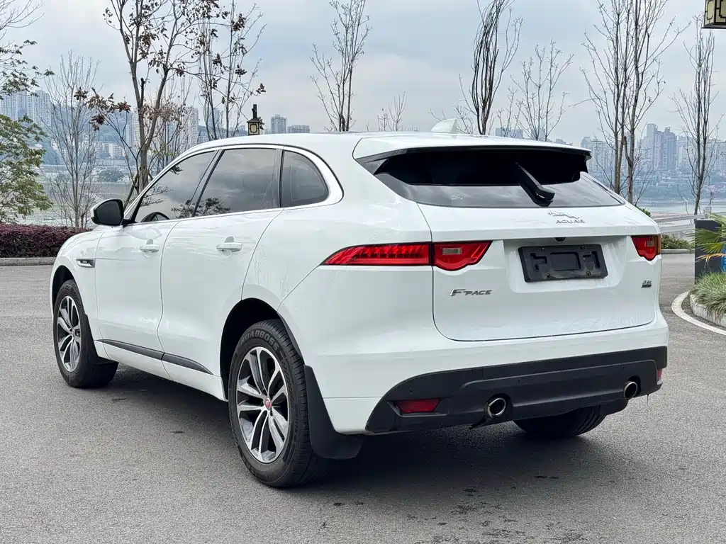 Jaguar F-PACE 2017 — фото 9