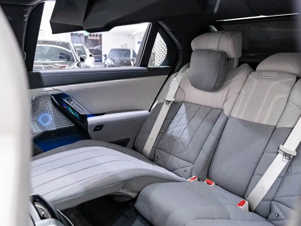 BMW M760Le 2026 — фото 18