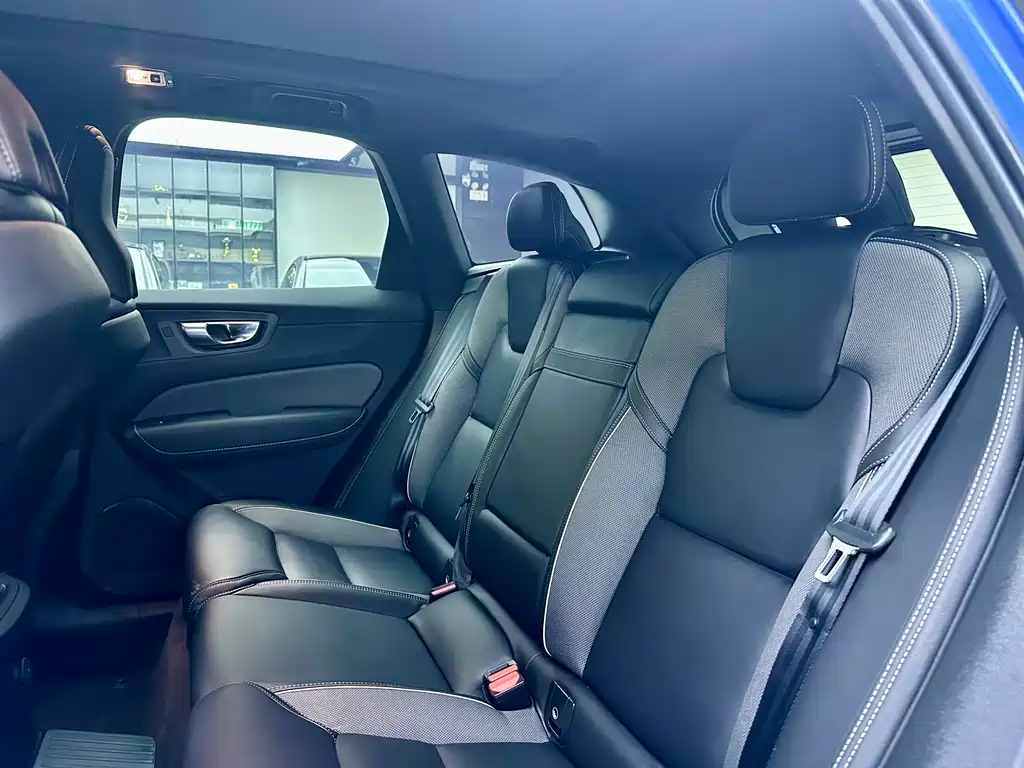 Volvo XC60 PHEV 2020 — фото 10