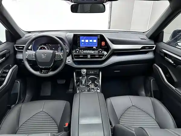 Toyota Crown Kluger 2024