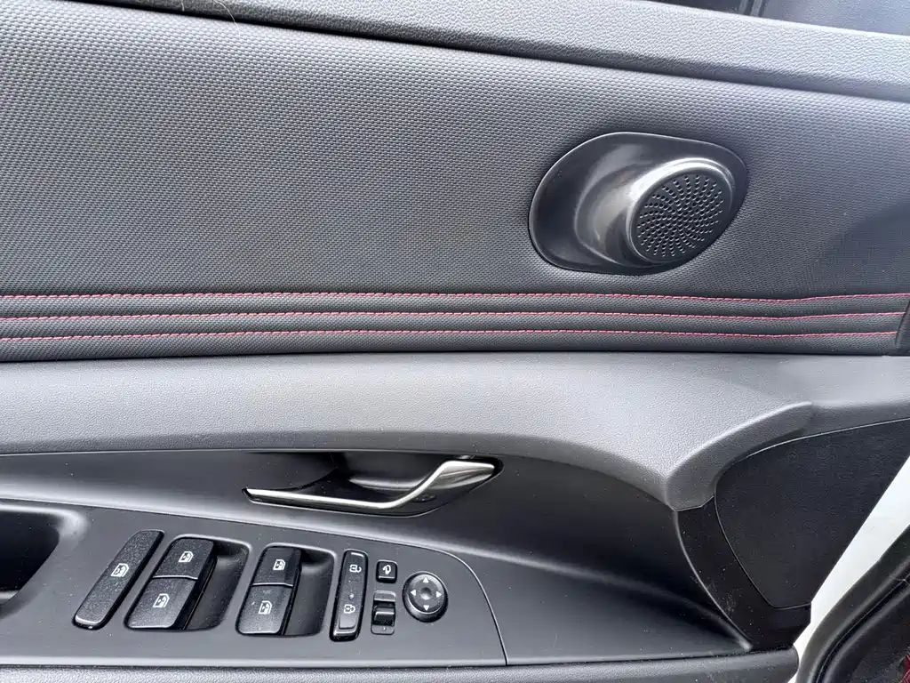 Hyundai Elantra 2023 — фото 16