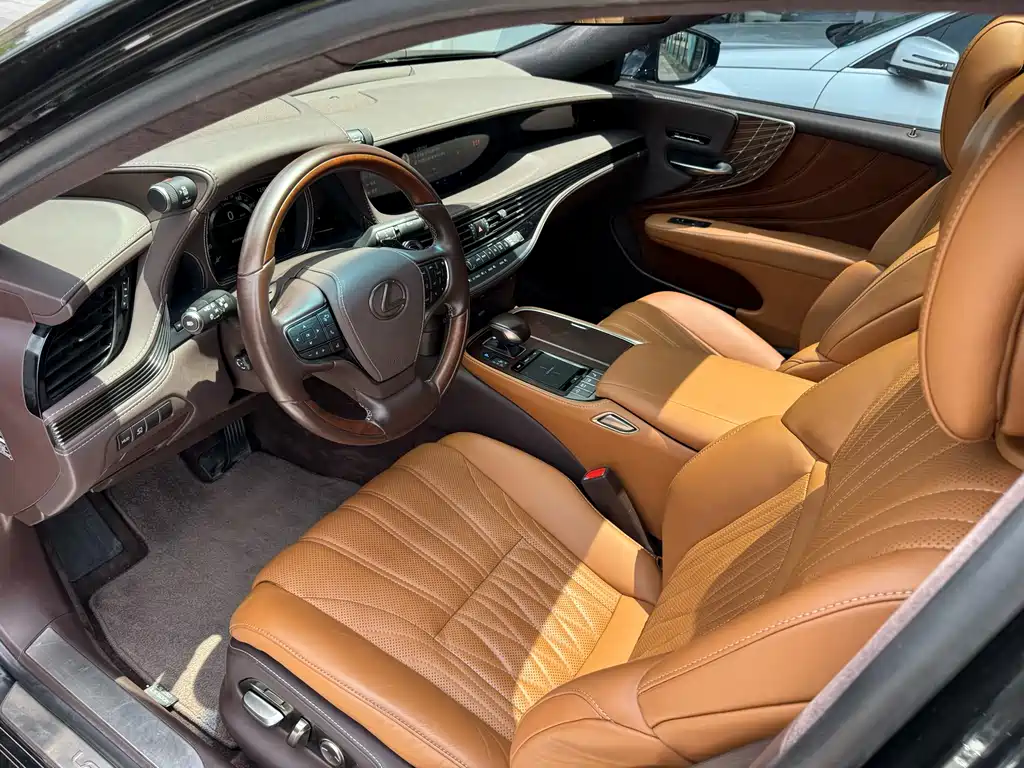 Lexus LS 2019 — фото 10