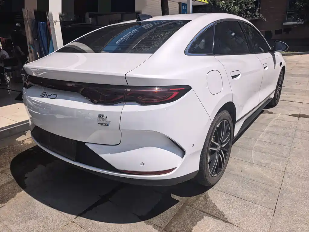 BYD Qin L 2025 — фото 16