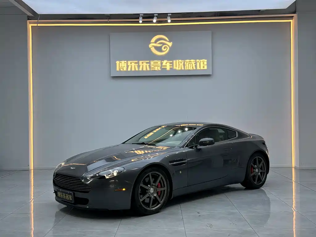 Aston Martin V8 Vantage 2010