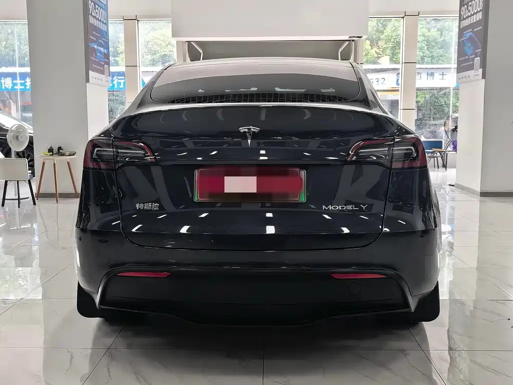 Tesla Model Y 2024 — фото 10