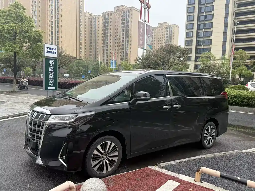 Toyota Alphard 2018 — фото 1