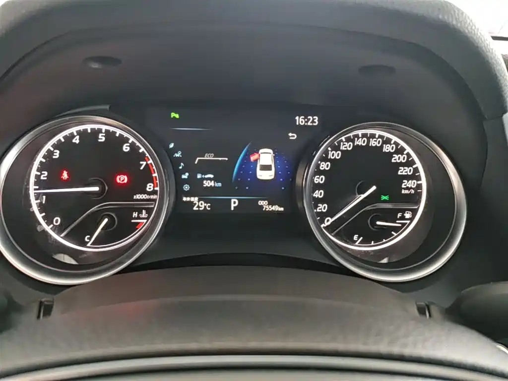 Toyota Camry 2020 — фото 12