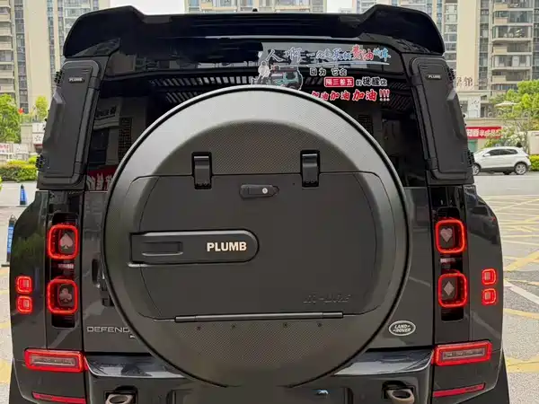 Land Rover Defender 2023