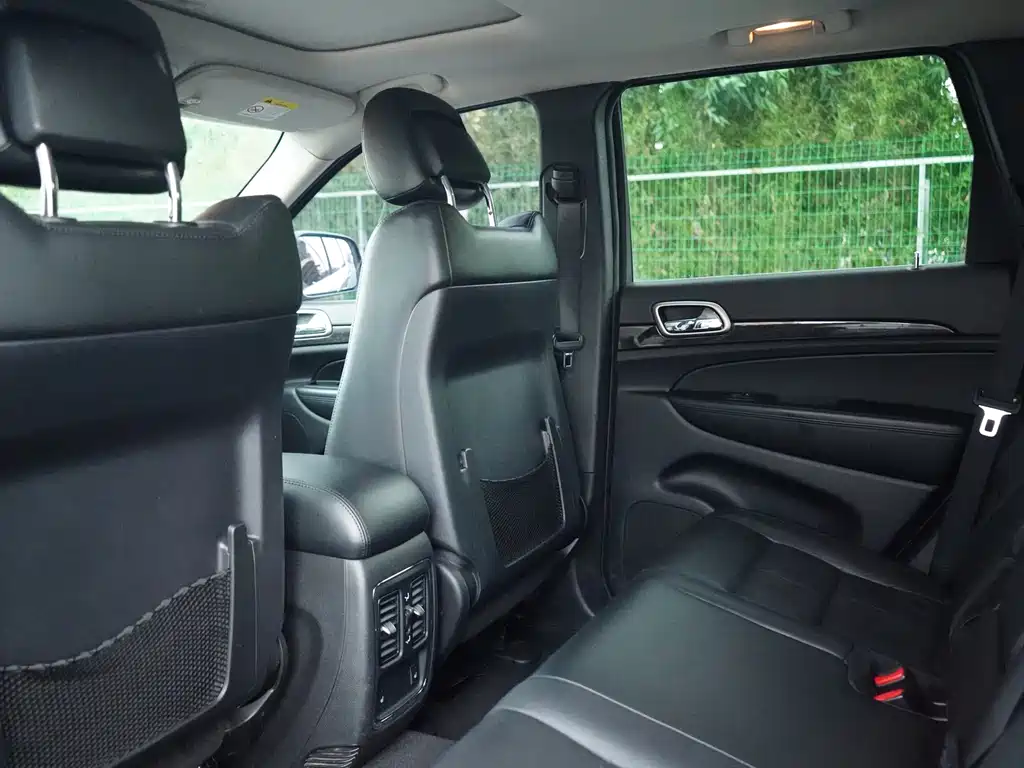 Jeep Grand Cherokee 2013 — фото 11