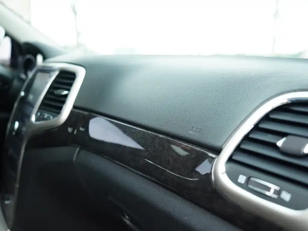 Jeep Grand Cherokee 2013 — фото 23