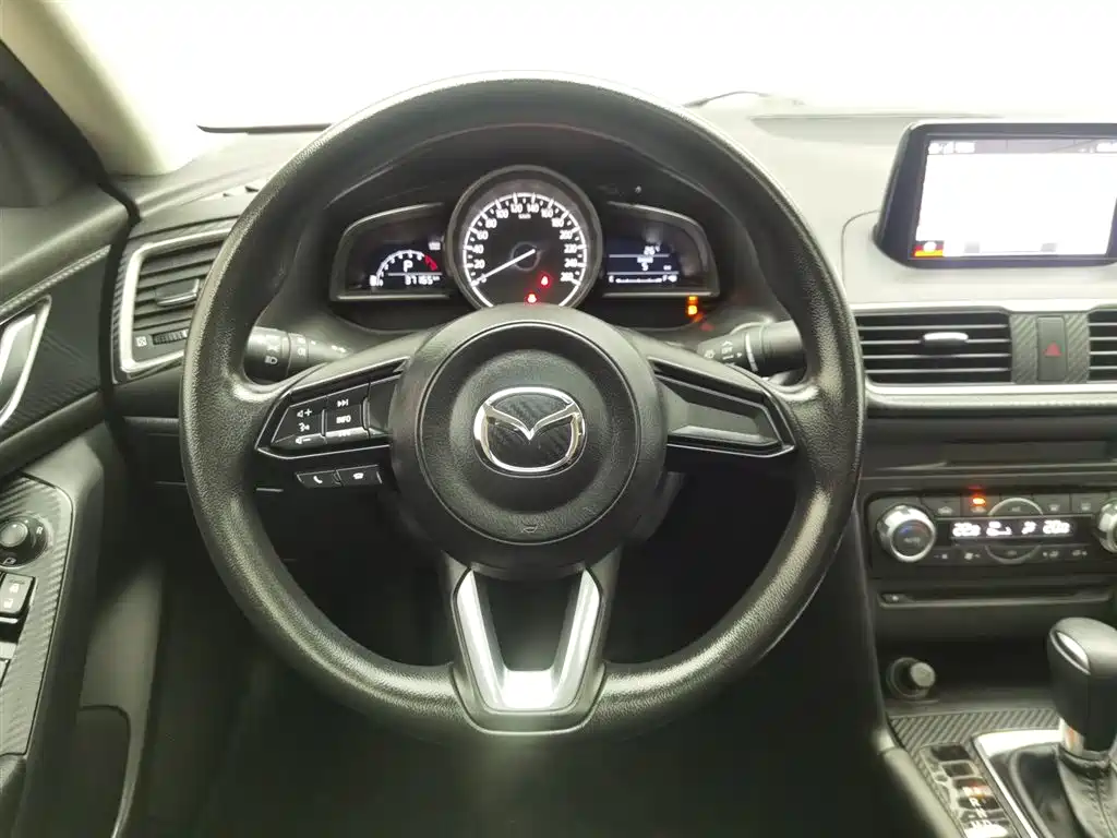 Mazda 3 Axela 2019 — фото 11