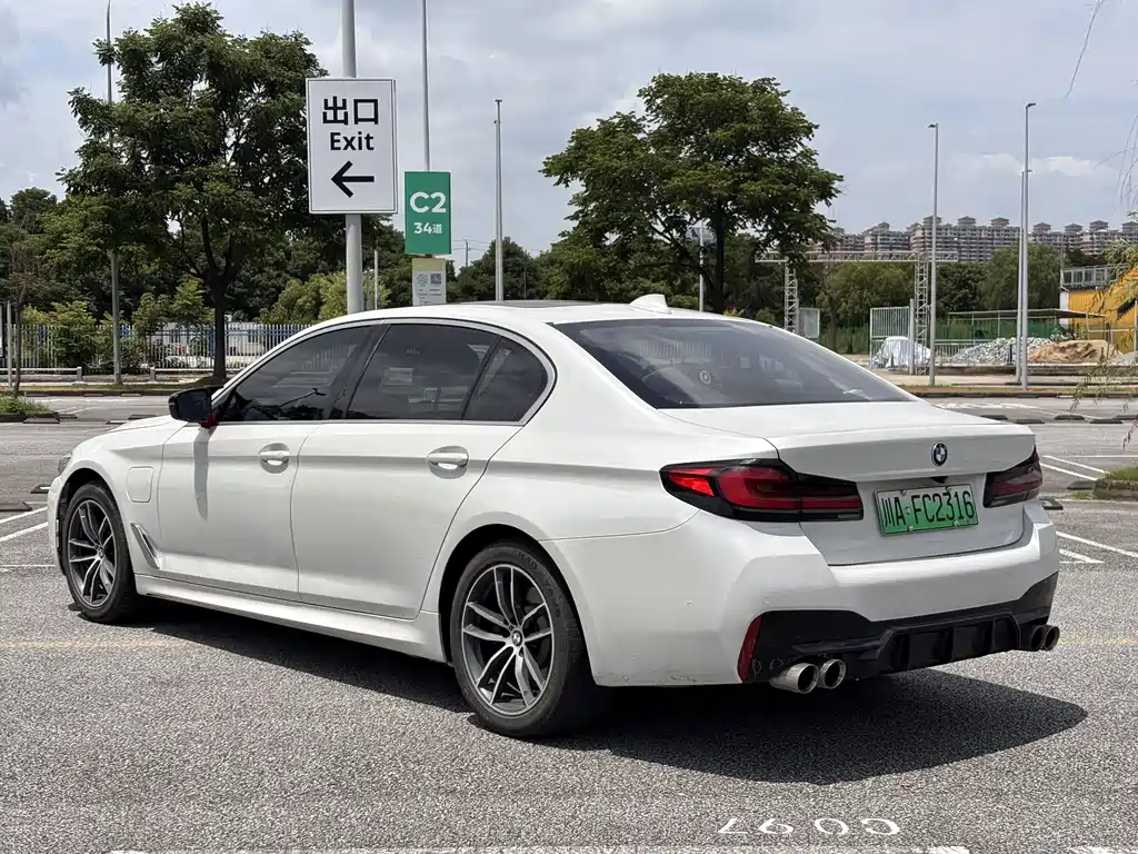 BMW 5 Series New Energy 2021 — фото 16