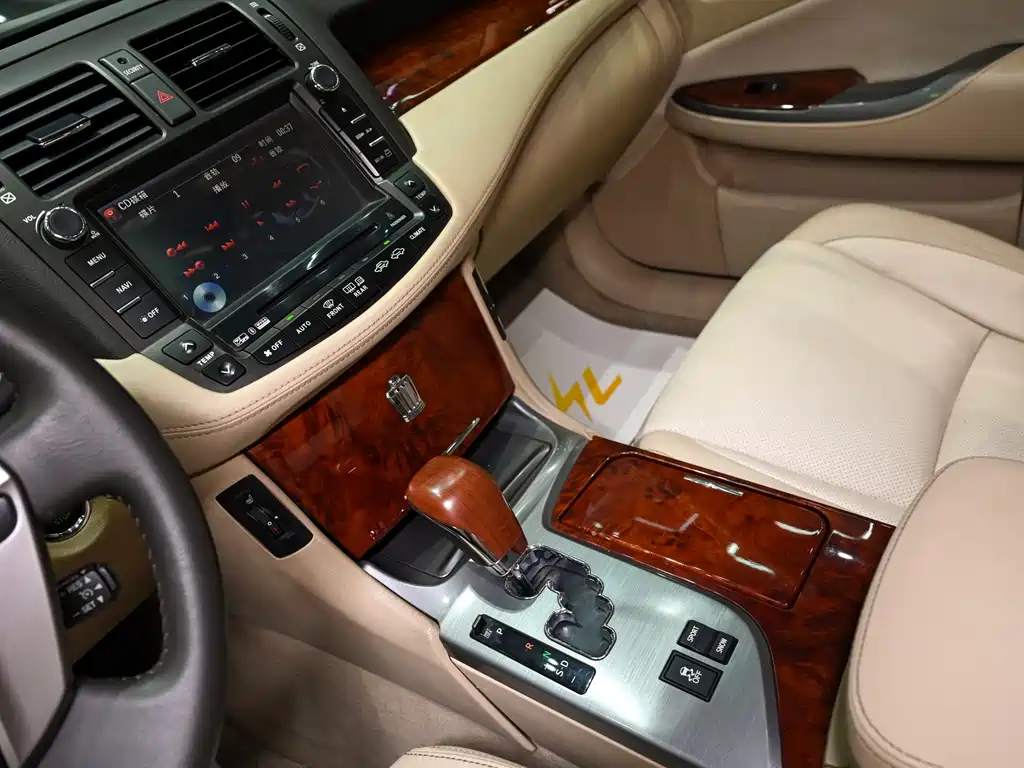 Toyota Crown 2014 — фото 12