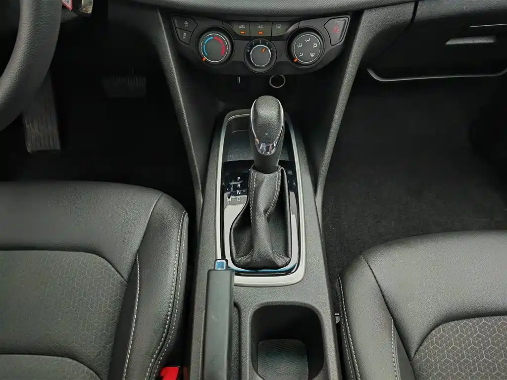 Chevrolet Cavalier 2018 — фото 13