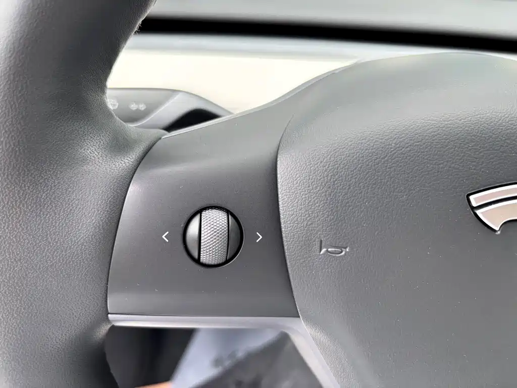 Tesla Model Y 2023 — фото 15