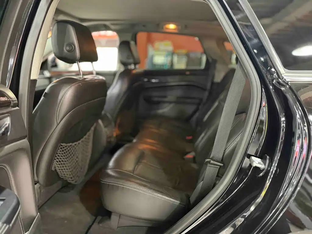 Cadillac SRX 2016 — фото 8