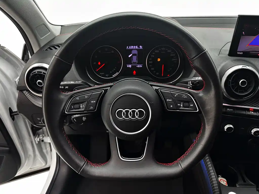 Audi Q2L 2022 — фото 13