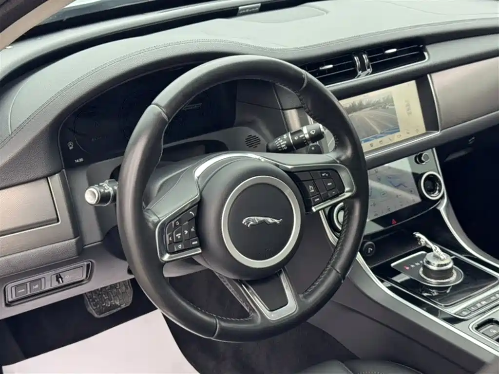 Jaguar XFL 2020 — фото 16