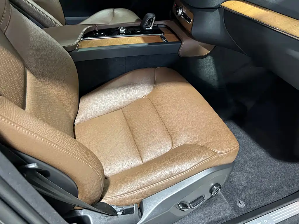 Volvo XC90 2022 — фото 25