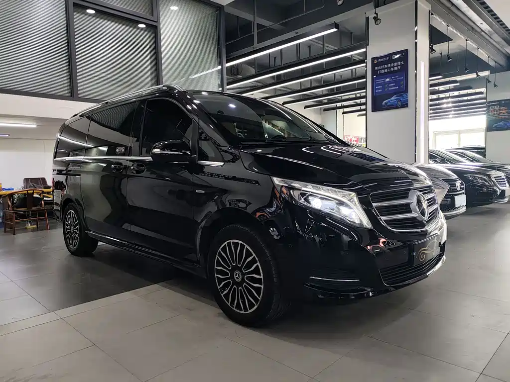 Mercedes-Benz V-Class 2019 — фото 1