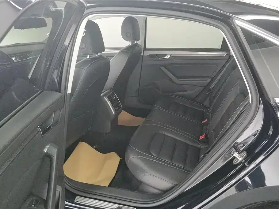 Volkswagen Passat 2019 — фото 10