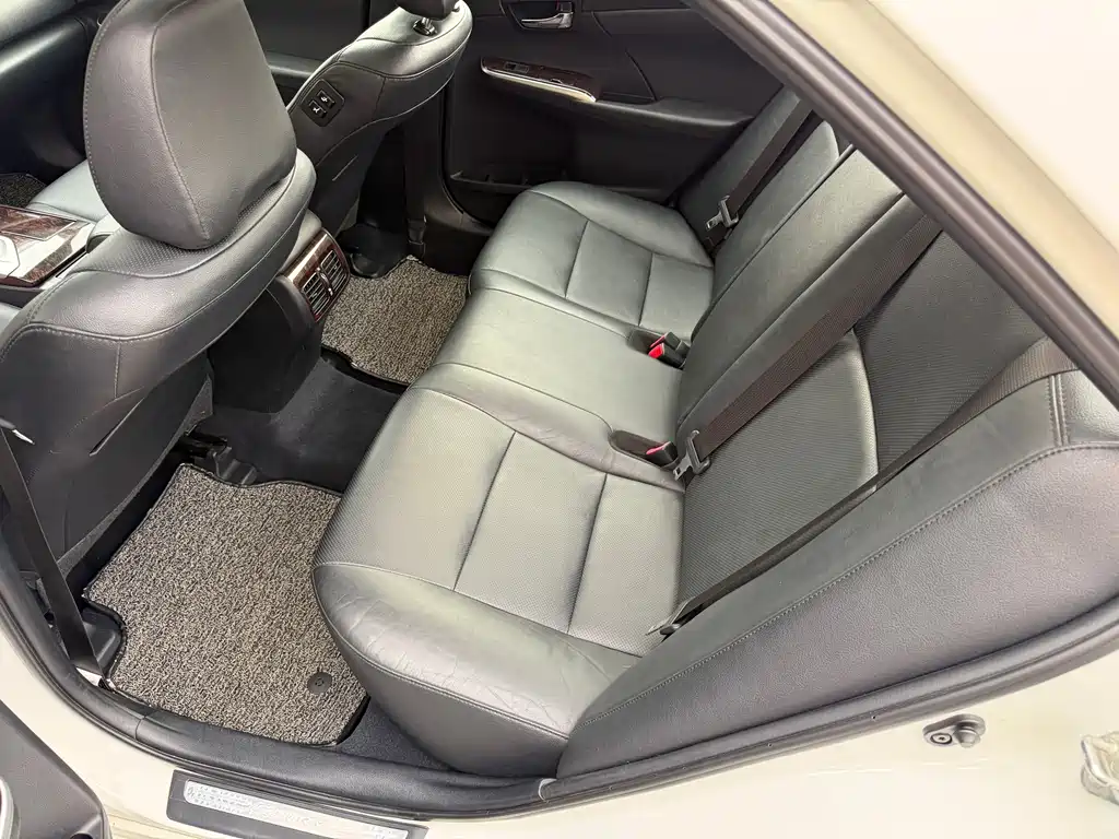 Toyota Camry 2015 — фото 15