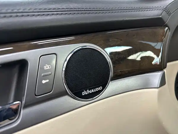 Volkswagen Phaeton 2012