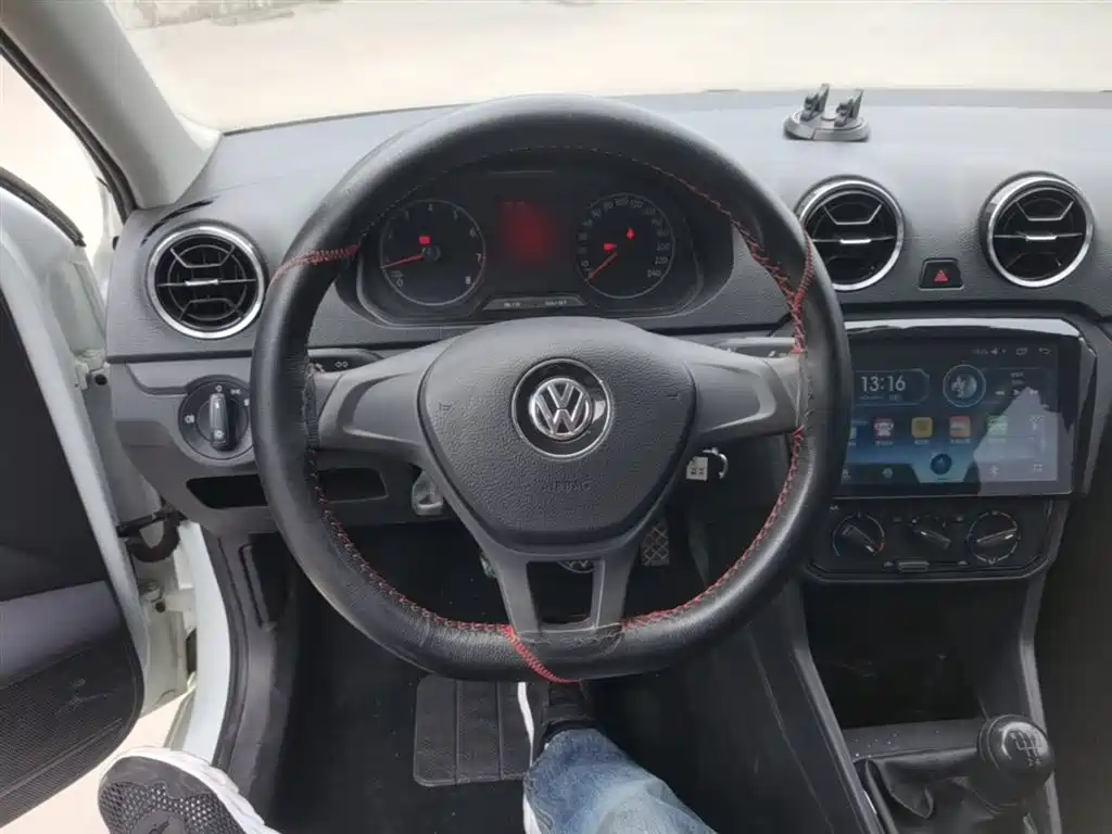 Volkswagen Jetta 2018 — фото 11