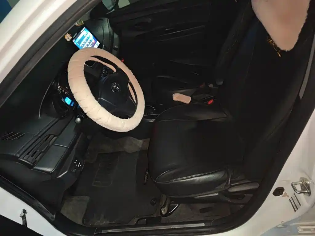 Toyota Yaris L 2020 — фото 11