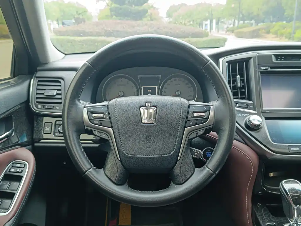 Toyota Crown 2018 — фото 11